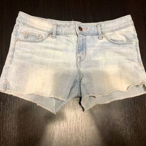 Mossimo light wash mid-rise midi shorts size 4
